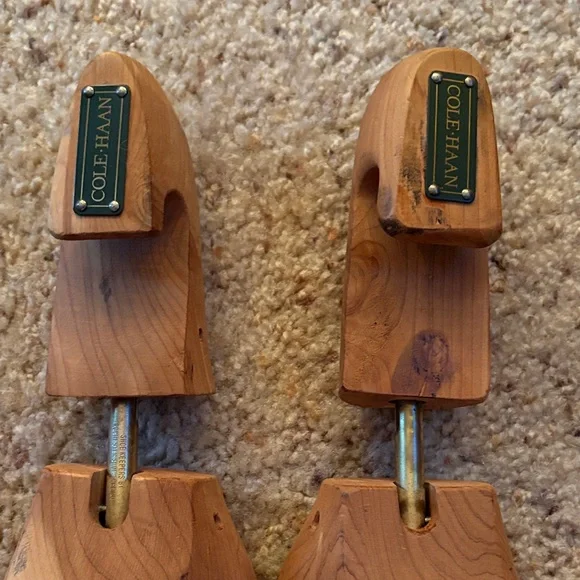 Men’s Cole Haan Shoe Trees Large Cedar Adjustable Brass Pair - Picture 4 of 12